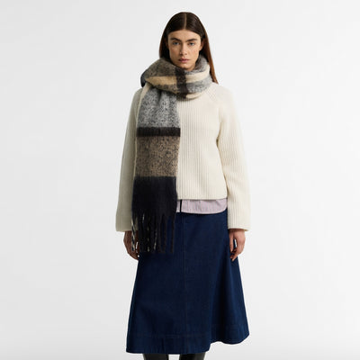 Women's Isla Tartan Boucle Scarf